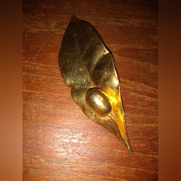 Vintage Five Gold Toned Brooches, Leaf, Charm Holder, Gold & Purple Enam… - Picture 3 of 13